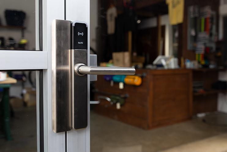 XS4 One Deadlatch brings smart access to ‘Storefront’ & ‘Commercial’ Doors XS4 One Deadlatch brings smart access to ‘Storefront’ & ‘Commercial’ Doors